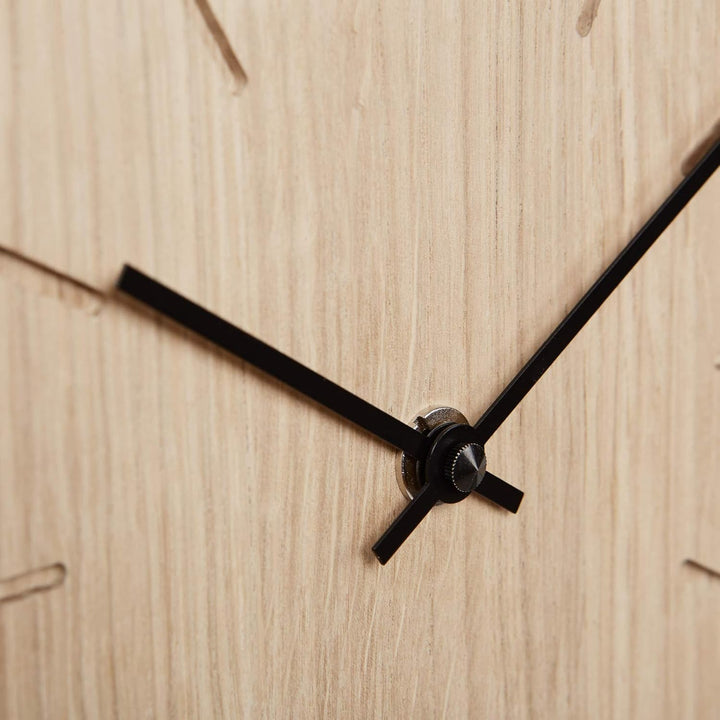 Natuhr Holzuhr Wanduhr Tischuhr Holz - Beam - geräuscharm Massivholz modern Design 17 x 17 cm (Eiche