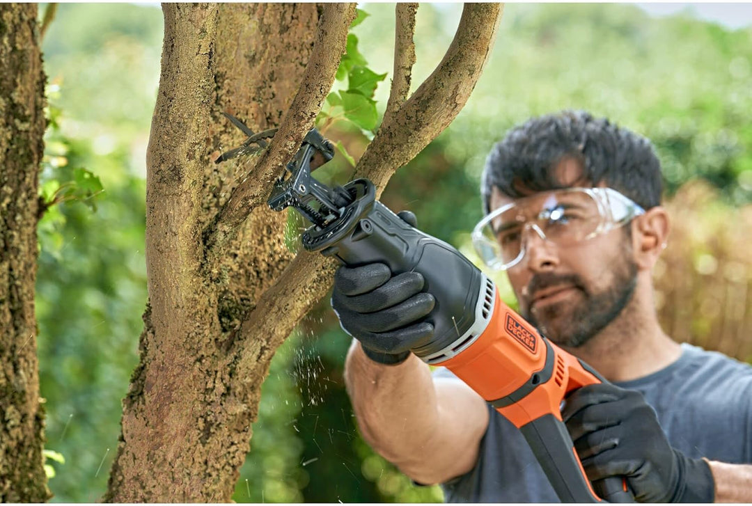 Black+Decker 750 W Säbelsäge BES301 (20 mm Hublänge, Universalsäge mit beweglichen Sägeschuh & Astkl