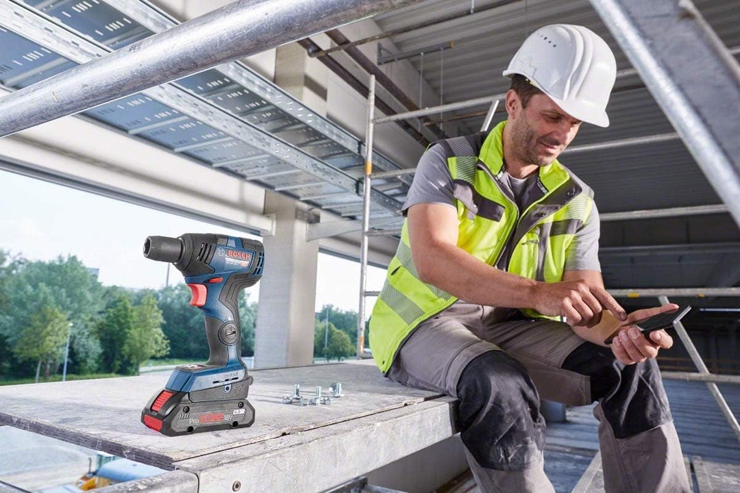 Bosch Professional 18V System Akku Drehschlagschrauber GDS 18V-200 C (max. Drehmoment 200Nm inkl. Ei