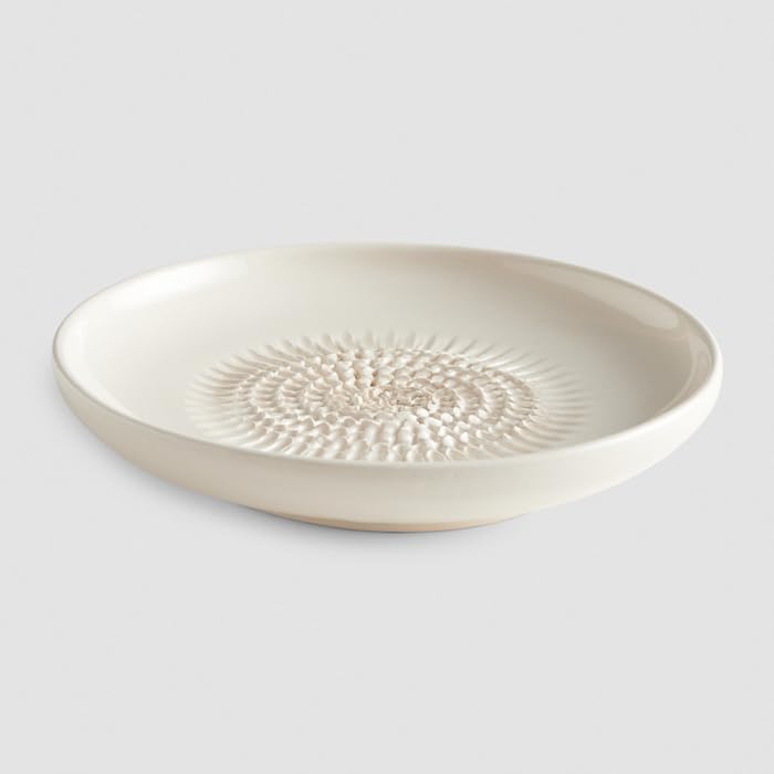 Evergrate® Keramikreibe Cremeweiss mit Geschenkbox – mit Reibe, Knoblauchschäler, Rezeptheft & Pinse