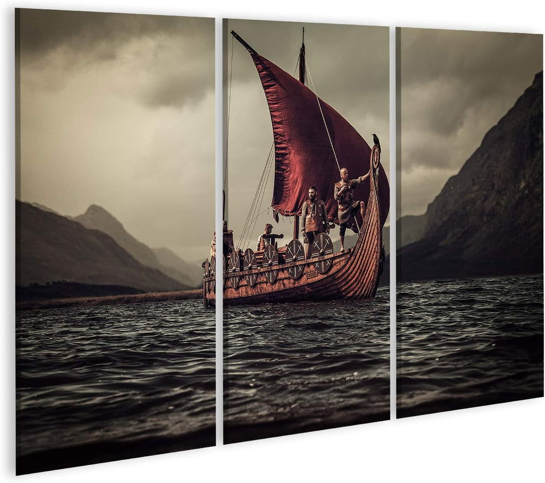 islandburner Bild auf Leinwand Gruppe Von Wikingern Auf Dem Meer Auf Drakkar Mit Bergen Im Hintergru