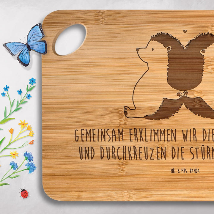 Mr. & Mrs. Panda Bambus - Schneidebrett Igel händchenhaltend - Geschenk, Liebesbeweis, Liebesgeschen