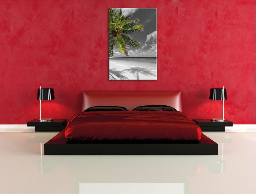 Pixxprint riesige Palem über Strand schwarz/weiss, Format: 80x120 auf hochkantiges Leinwand, 80x120