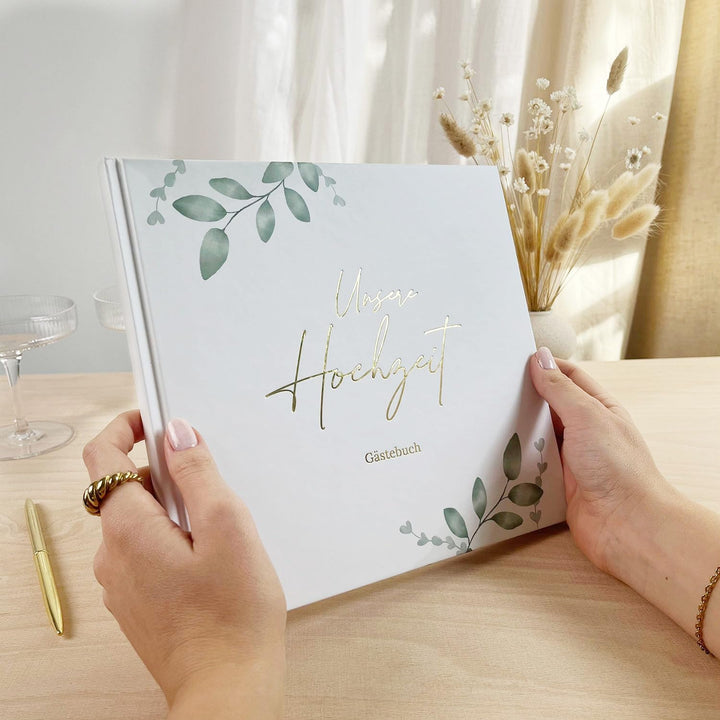 mintkind® Gästebuch Hochzeit zum Ausfüllen Greenery inkl. 4 Stickerbögen | 84 Seiten mit Fragen für