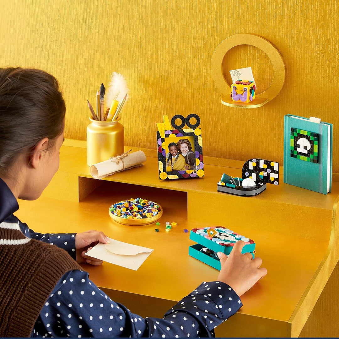 LEGO 41811 DOTS Hogwarts Schreibtisch-Set, DIY Harry Potter Zubehör für die Schule, Bastelset-Deko u