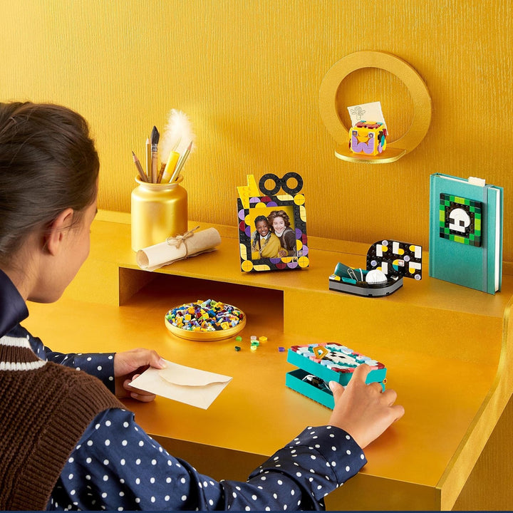 LEGO 41811 DOTS Hogwarts Schreibtisch-Set, DIY Harry Potter Zubehör für die Schule, Bastelset-Deko u