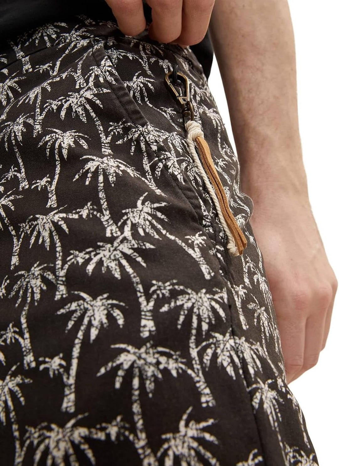 TOM TAILOR Herren Regular Slim Chino Bermuda Shorts 33 29706 - Black Big Palm Design, 33 29706 - Bla