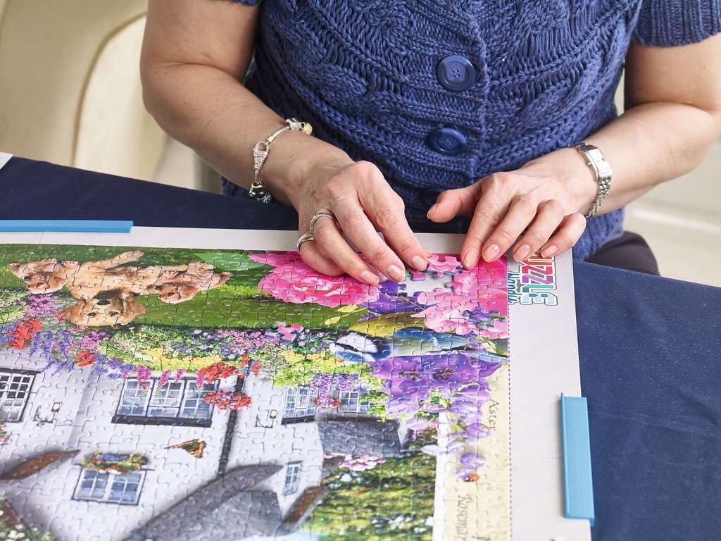Ravensburger - Zubehör für Kinder- und Erwachsenenpuzzles 17971 - Faltbare Puzzleschale aus Pappe -