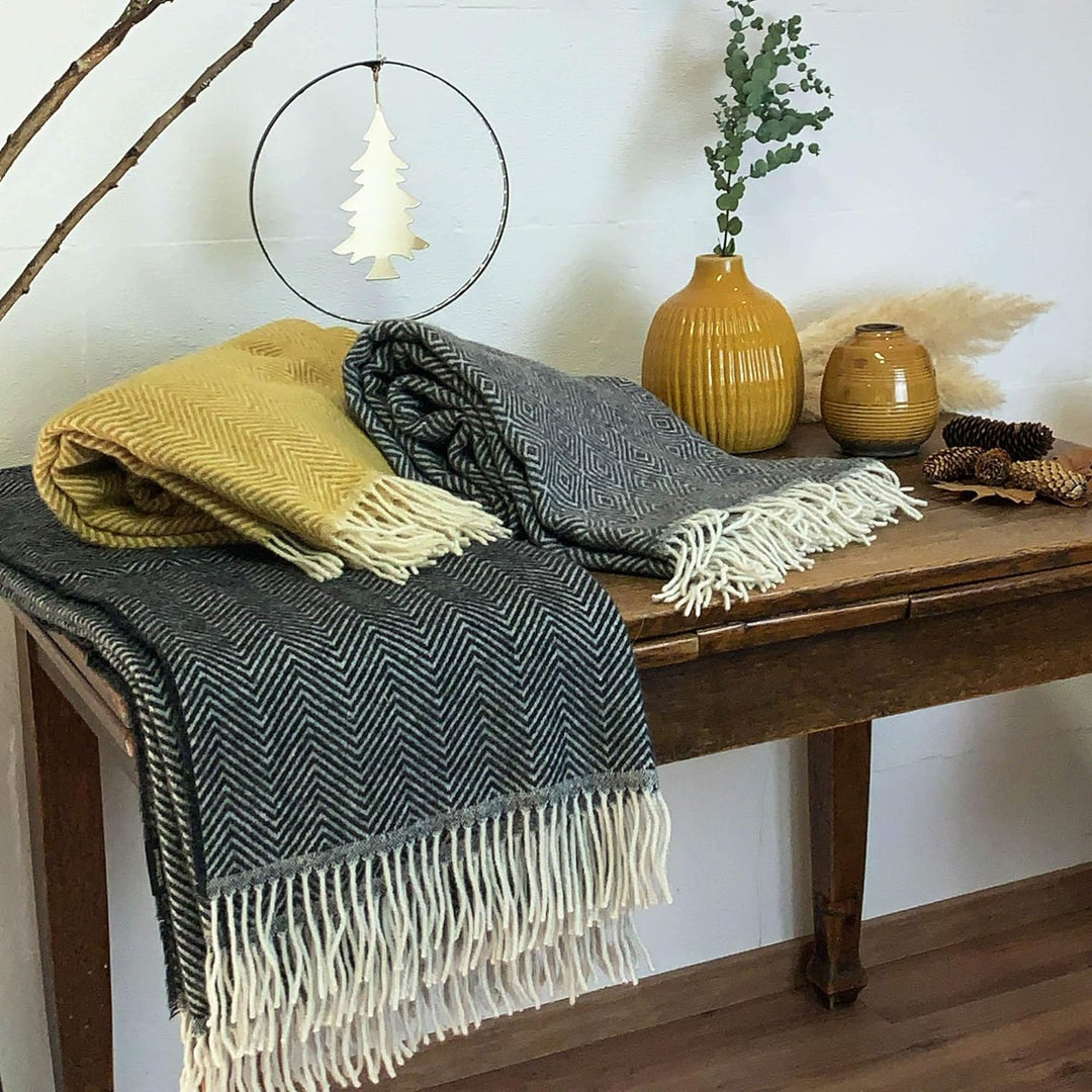 mitienda mit Liebe gemacht Kuscheldecke graue Decke Pfeil, Wolldeck, weiche Decke, Tagesdecke, Sofad
