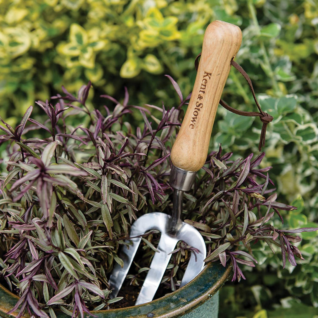 Kent & Stowe Handgabel – Blumengabel aus Edelstahl für die Gartenpflege, Gartengabel mit kurzem Stie