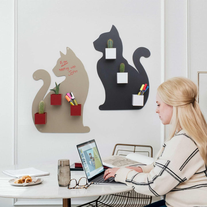 KalaMitica, Katze 2 -Design, magnetische Kreidetafel aus Stahl. Grösse 56x38x0,12cm. Farbe: Beige Ka