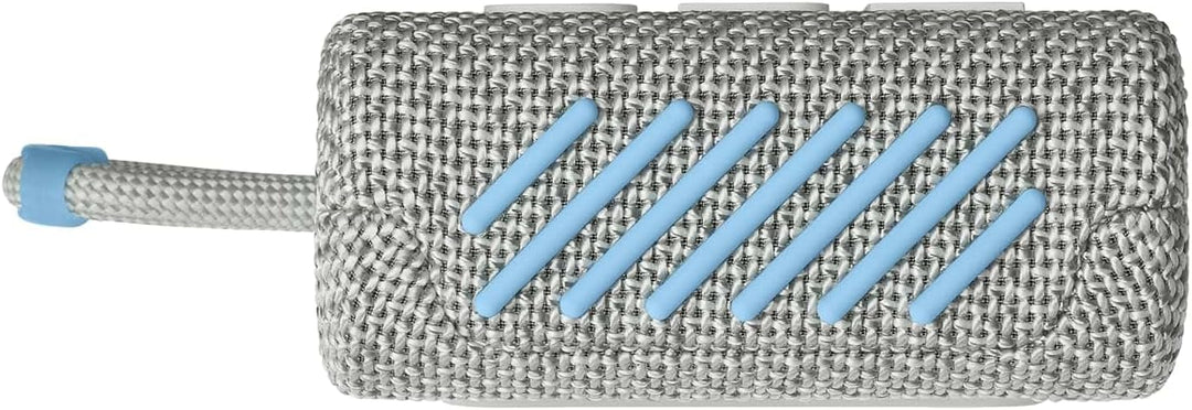 JBL GO 3 Eco – Kleine Bluetooth Box aus recyceltem Material in Weiss – Wasserfester, tragbarer Lauts