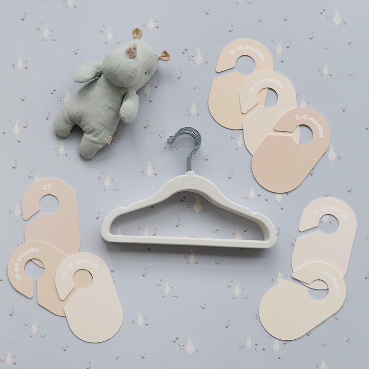 3 Sprouts Baby Schrank-Set, 15 Bügel und 8 Grössentrenner, Creme und Neutral Cremefarben und Neutral