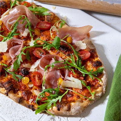 DOLCE MARE Pizzastein beige Inkl. Holz-Pizzaschieber - Pizza Stein aus hochwertigem Cordierit für Ba