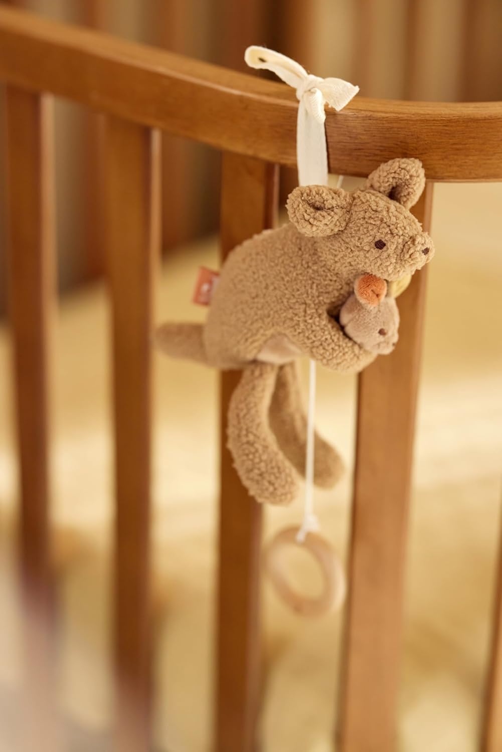 Jollein Spieluhr Baby – Kangaroots – Baby Spieluhr mit Musik – Weiche Spieluhr mit Känguru &amp; Baby –