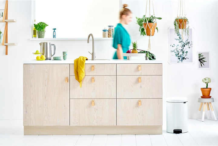 Brabantia Treteimer mit Inneneimer aus Kunststoff, Stahl, Braun, Weiss, 20L