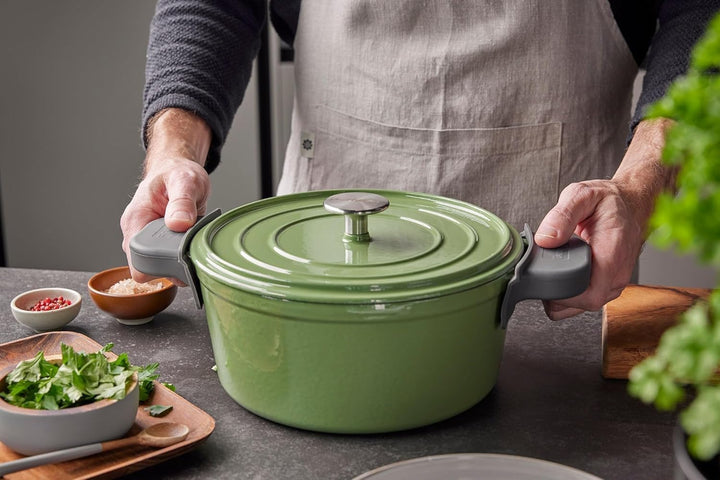 Berndes Bräter B.iron 3,75L mit Deckel - 24 cm - Gusseisen mit Emaillebeschichtung - Kochtopf zum Sc