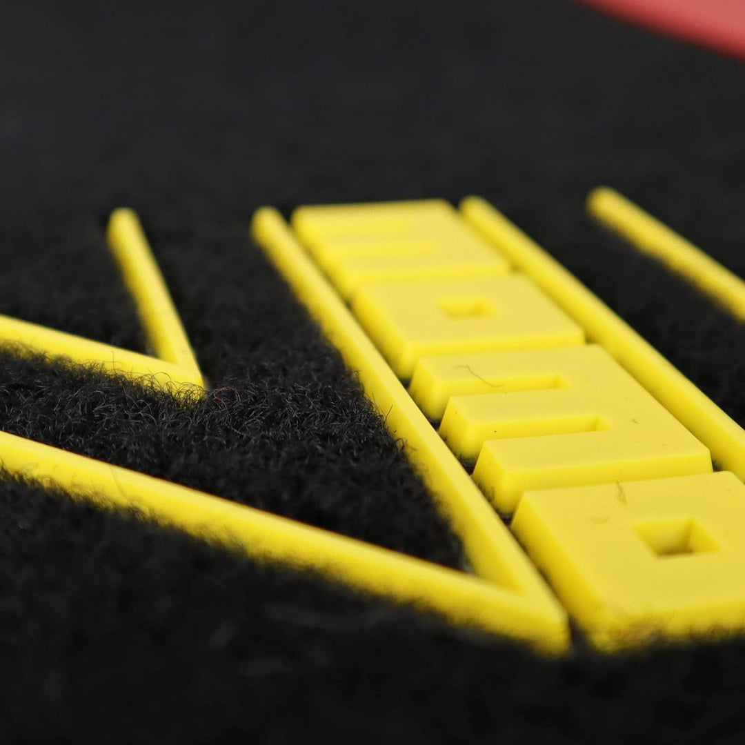 MOMO KOMPLETT-SET 4 STÜCK UNIVERSAL-AUTOFUSSMATTEN SCHWARZ/ROT SCHWARZ AND ROT SCHWARZ AND ROT 7BR,