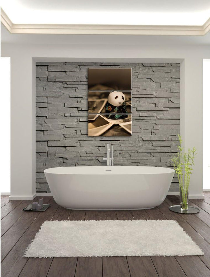 Pixxprint Panda Figur zwischen Fotografien als Leinwandbild/Grösse: 3 Teilig (120x80) cm/Wandbild/Ku