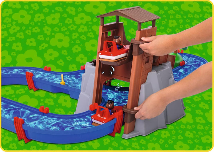 AquaPlay - Adventureland - Wasserbahn mit Berg, Turm und Stausee & 2 Segelboote + 2 Figuren - Zubehö