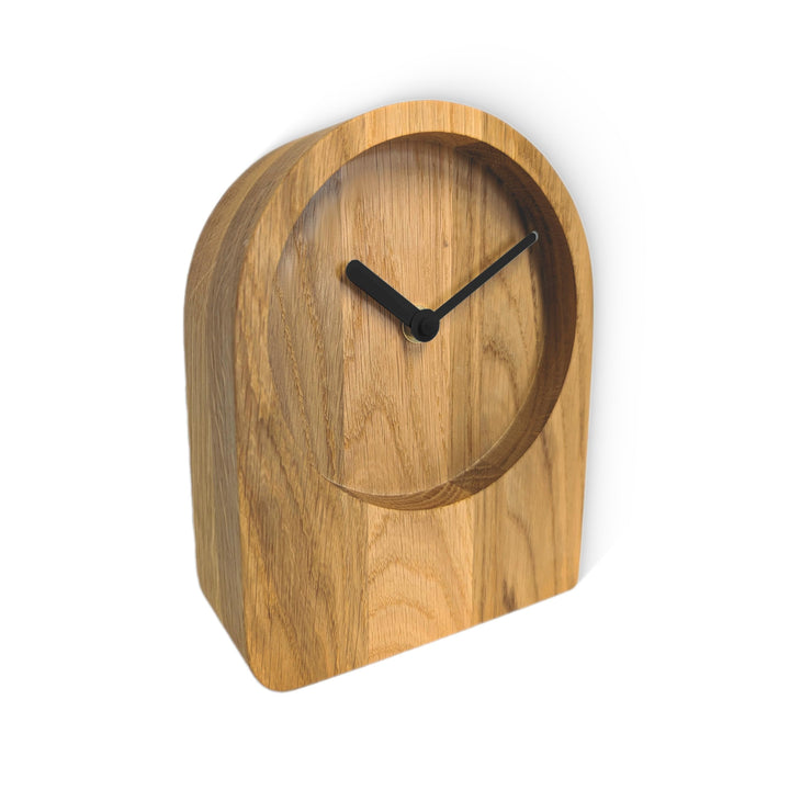 Natuhr Tischuhr Eiche Holzuhr - Dome - puristisch modern Massivholz (Eiche geölt, Schwarze Zeiger -