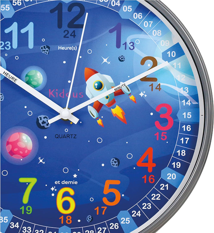 Kiddus Wanduhr für Kinder. Analoger Zeitlehrer mit Zeitlernübungen. Stilles Uhr. Viele Sprachen. Fra