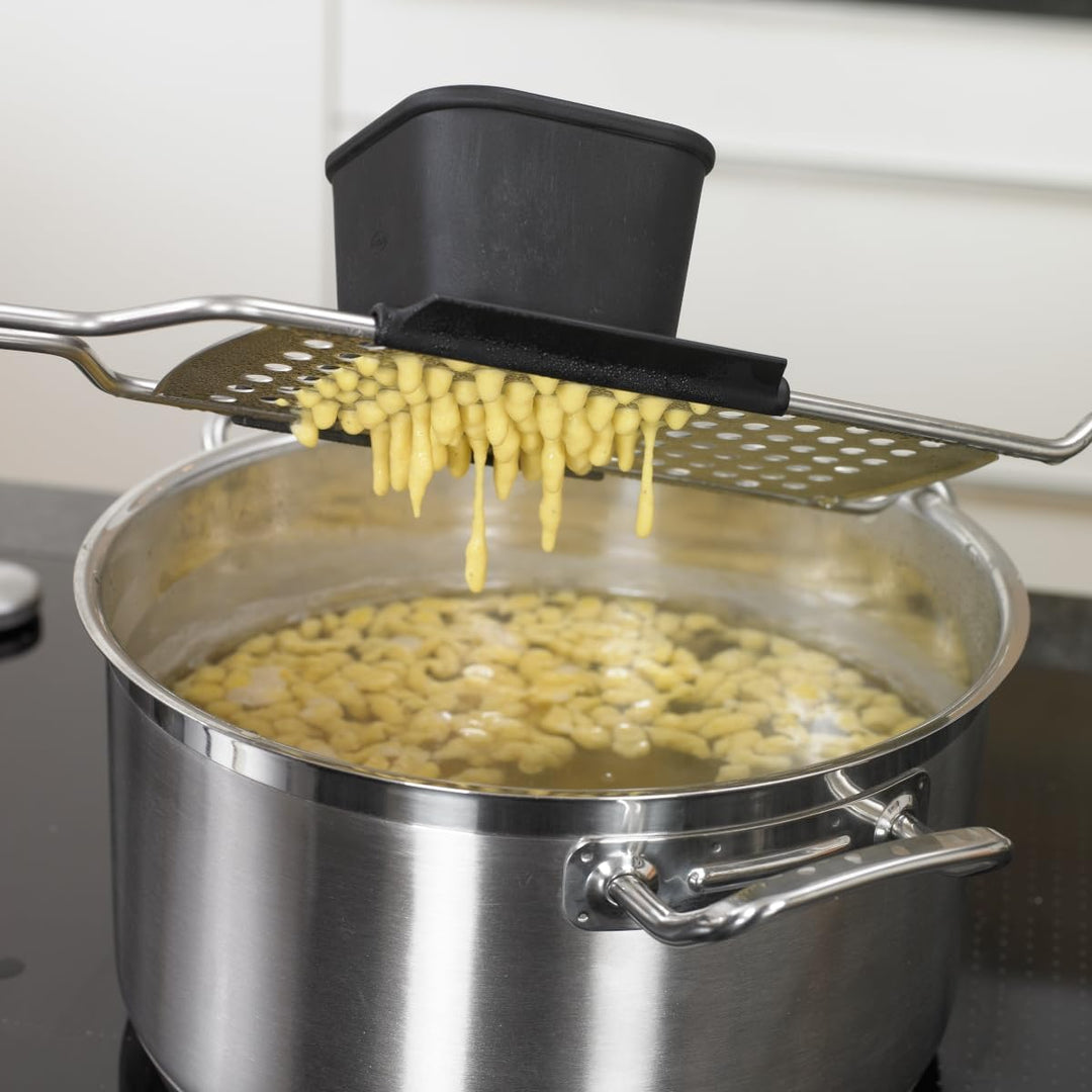 RÖSLE Spätzlehobel, Hochwertiger Spätzlehobel mit Trichteraufsatz aus Kunststoff, Edelstahl 18/10, s