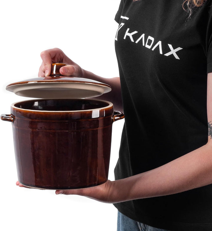 KADAX Steinzeugtopf, Keramiktopf mit Seitengriffen und Deckel, Spülmaschinenfester Steinguttopf, han
