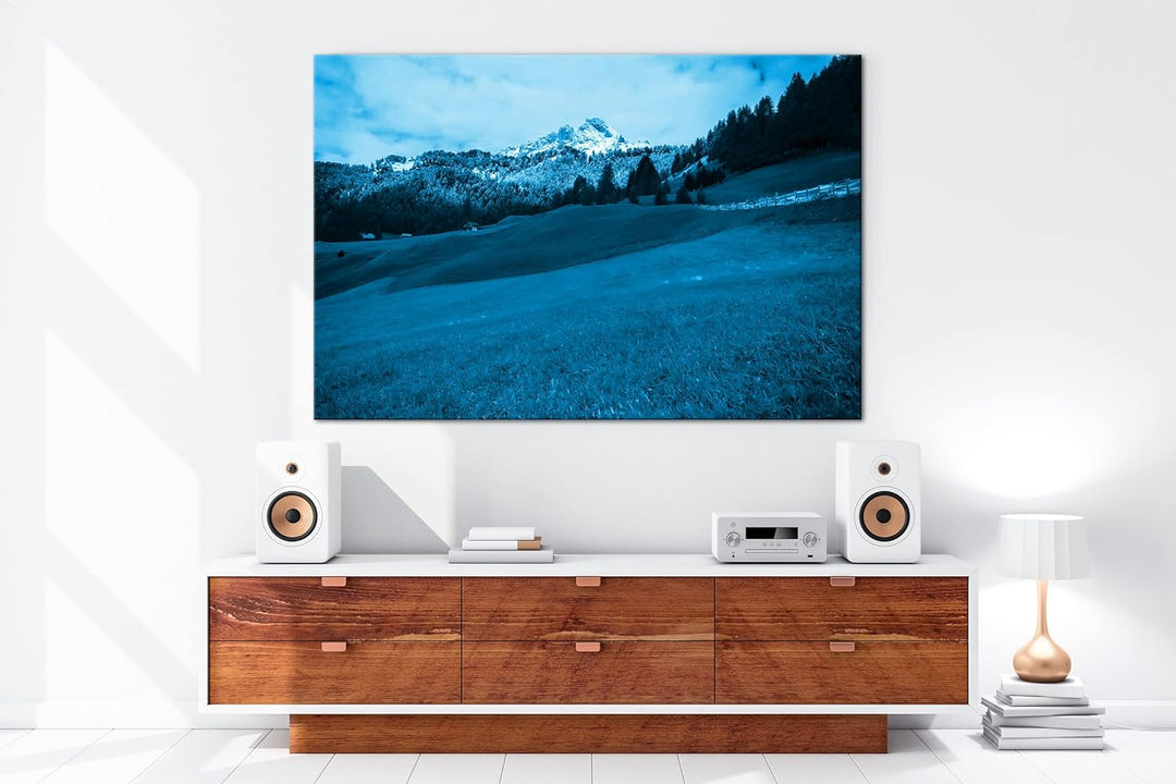 zauberhafte Wiesen in den Bergen Format: 80x60 Effekt: Monocrome Blau als Leinwand, Motiv fertig ger