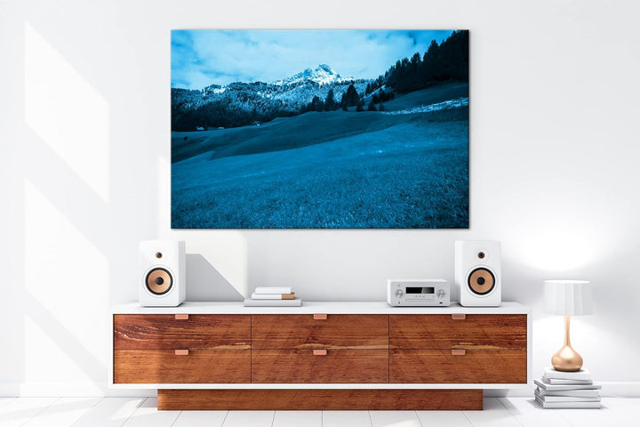zauberhafte Wiesen in den Bergen Format: 80x60 Effekt: Monocrome Blau als Leinwand, Motiv fertig ger