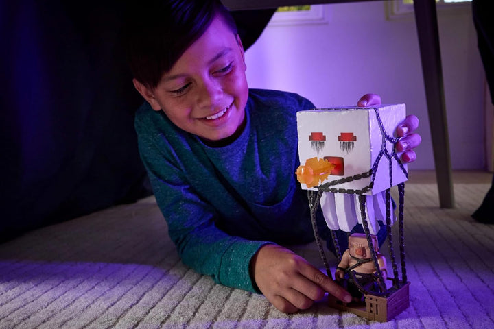 Mattel Minecraft Actionfigur-Set, Ghast mit Feuerattacke, Lichter, Geräusche, Starter und Projektil,