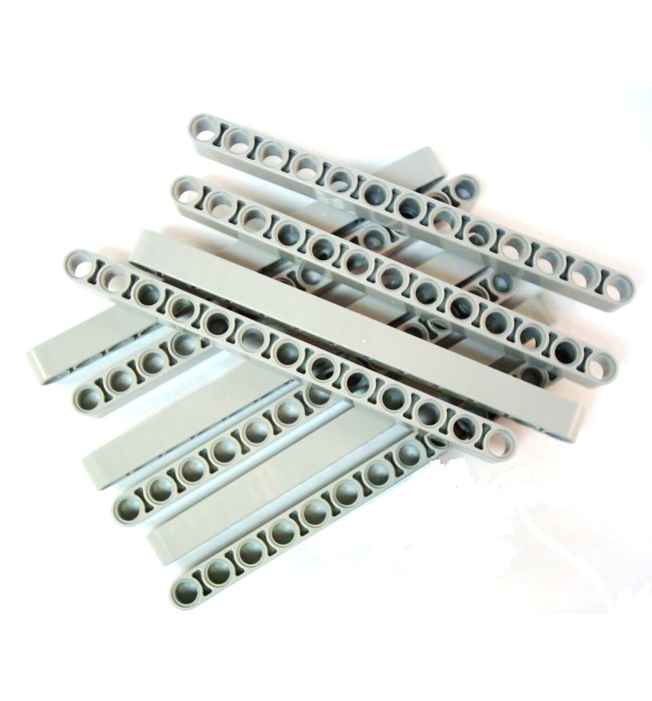 10 Stück LEGO TECHNIC "Liftarm 1x13 Noppen" in Neu-Hellgrau.