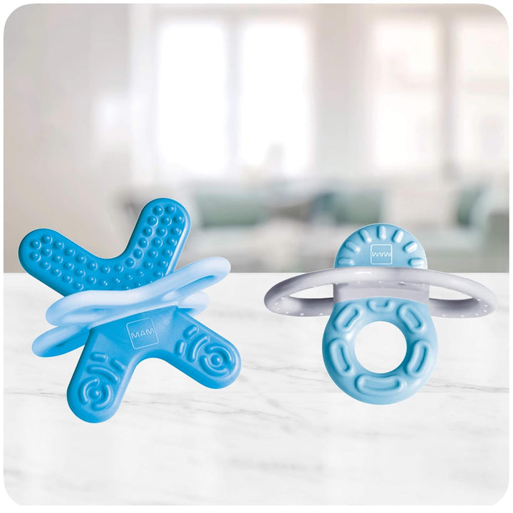 MAM Bite & Relax Set, extra leichte blaue Beissringe für Babys, schmerzlindernde Baby Zahnungshilfe