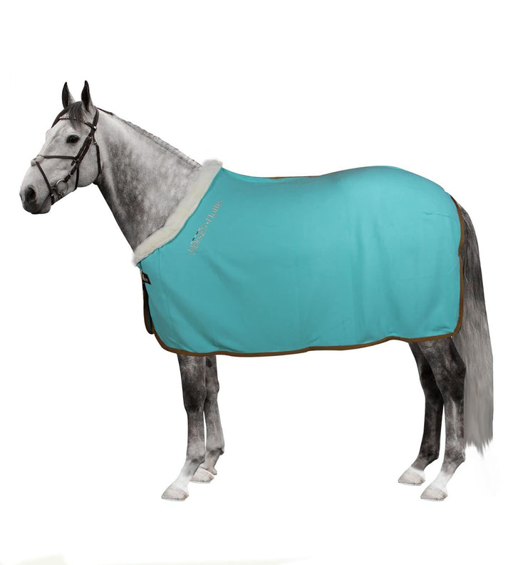 Horses, Flauschige Pile-Pferdedecke mit Pelleinsatz am Hals, für Spaziergänge ideal und bequem, mit