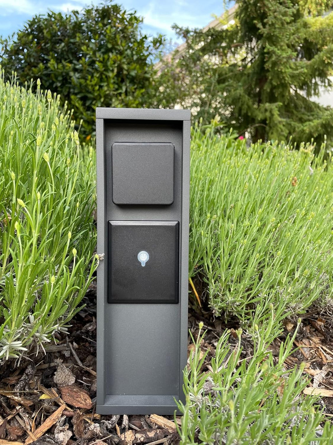 BOLD Pado smarte Aussen-Steckdose-Garten Steckdosen-Säule 3Fach Stecker Anthrazit (Smart Home (iOS &