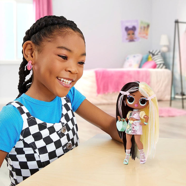 LOL Surprise Tweens Serie 4 Modepuppe - DARCY BLUSH - Packe 15 Überraschungen und fabelhafte Accesso