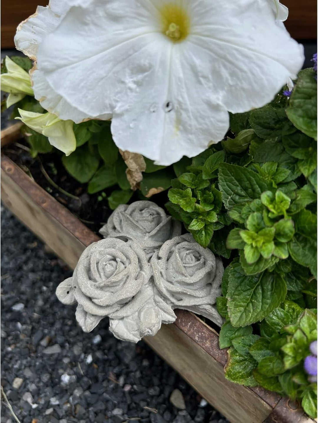 ZGM Betonfigur ROSENBOUQUET - handgefertigte Dekoration für Garten und Haus