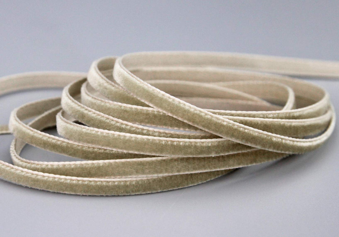 10 m x 9 mm Elastisches Samtband Taupe (639) Velour extrem dehnbar einseitig Samt 20% Elasthan zum n