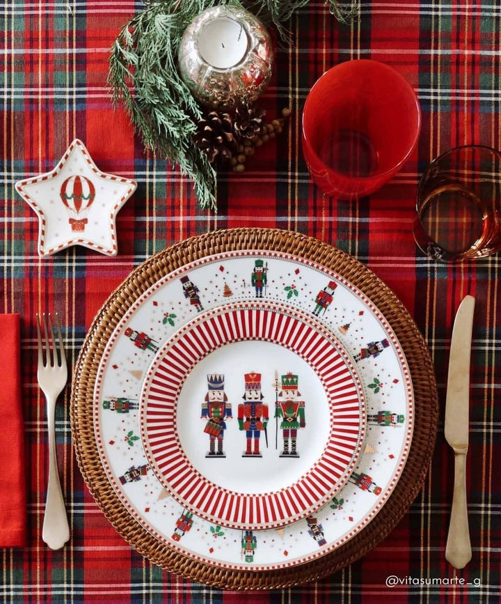 Easy Life 4er Set Kuchenteller Nutcracker Nussknacker D. 19cm Porzellan in GB