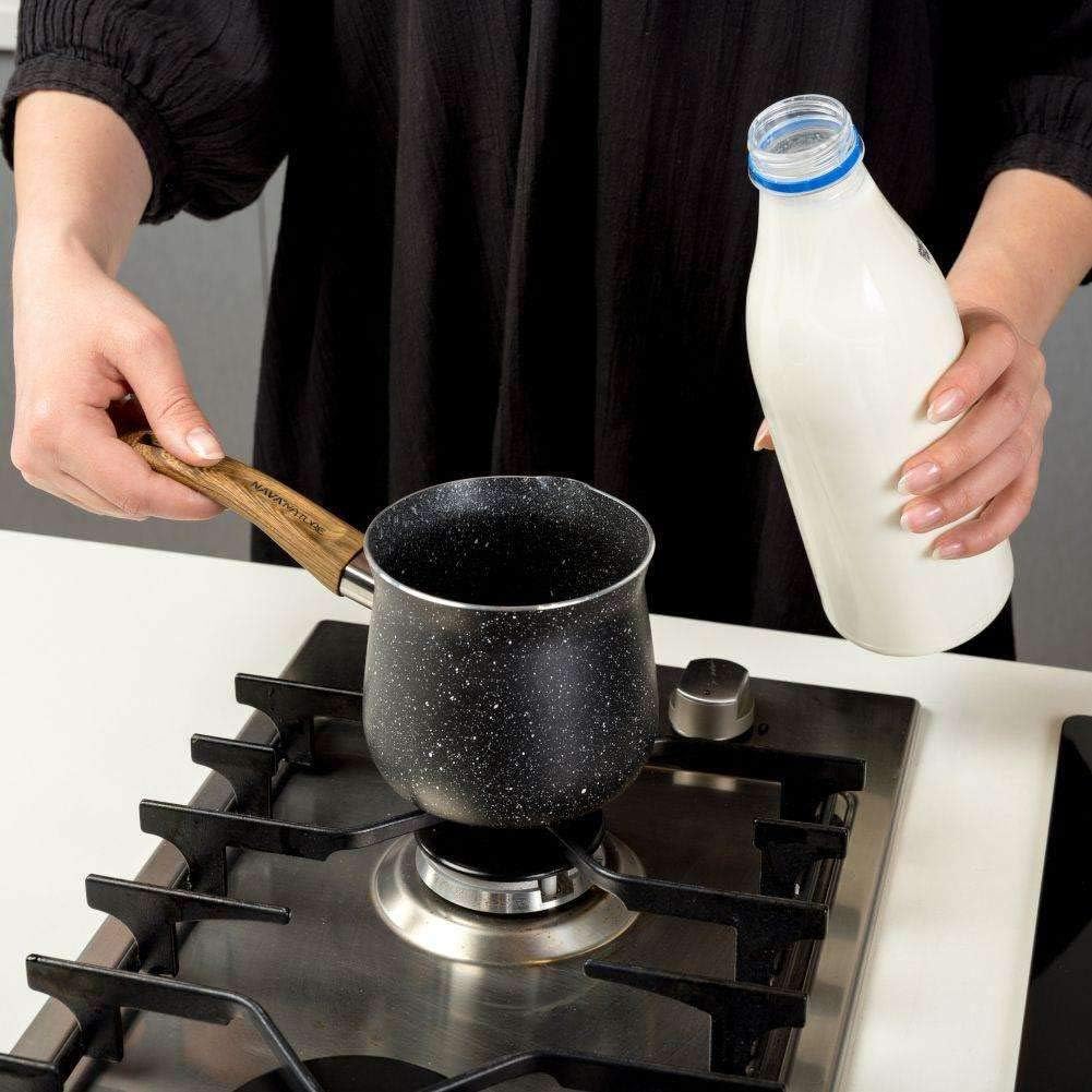 NAVA Schmelztiegel | 700 ML | Türkische Kaffeekanne mit Keramikbeschichtung | Für die Zubereitung vo