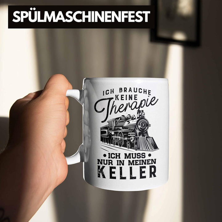 Trendation - Modelleisenbahn Tasse Geschenk für Eisenbahner Spruch Ich Muss In Meinen Keller (Weiss)