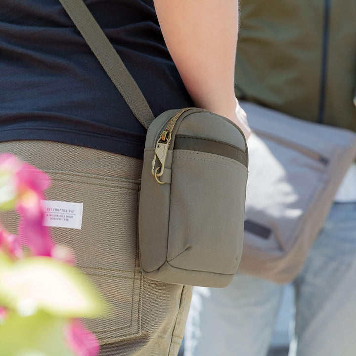 Travelon Unisex Anti-theft Courier Mini Crossbody Umhängetasche Einheitsgrösse Grau - Stone Gray, Ei