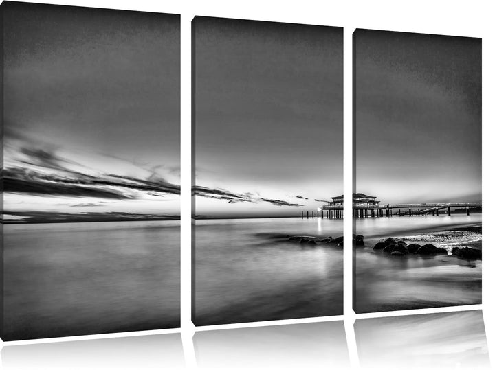 Pixxprint Monocrome, Timmendorfer Strand bei Sonnenuntergang 3-Teiler Leinwandbild 120x80 Bild auf L