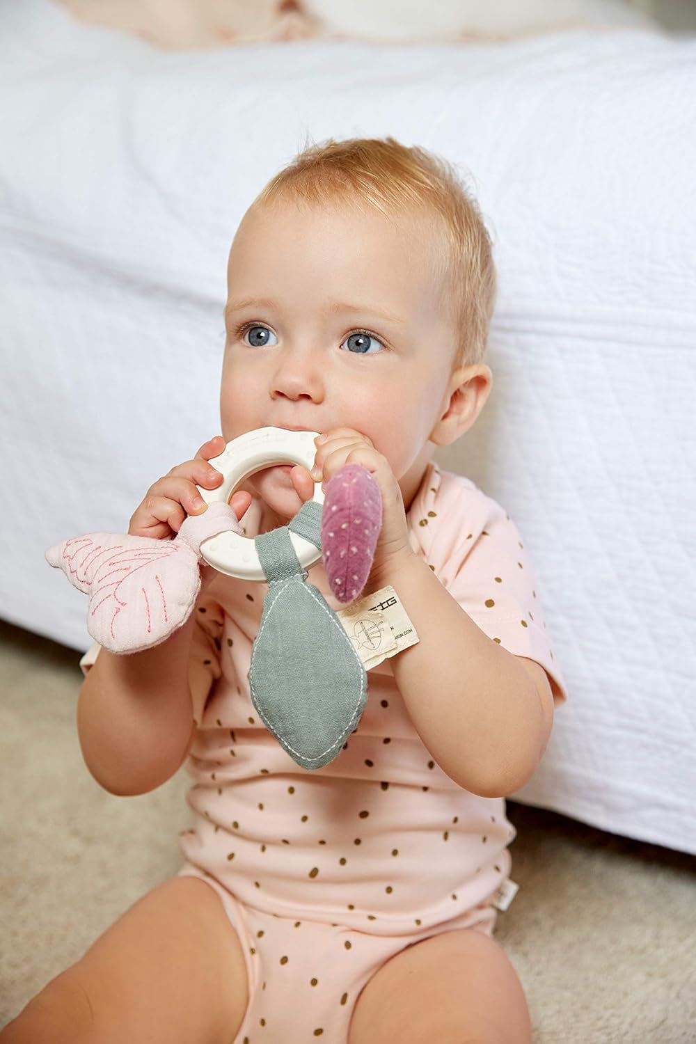 LÄSSIG Greifling Beissring Naturkautschuk und Bio-Baumwolle/Teether "Ring" Butterfly Pink/Minzgrün,
