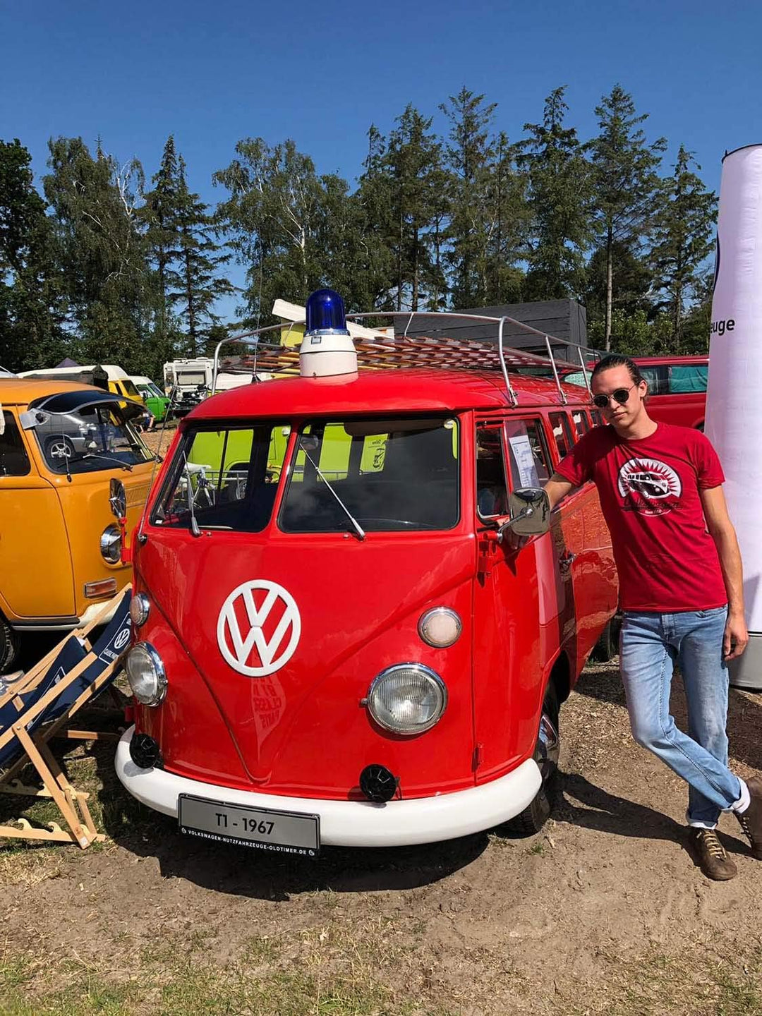 BRISA VW Collection - Volkswagen T-Shirt Unisex-Kurzarm &amp; Rundkragen mit T1 Bulli Bus Motiv aus Baum
