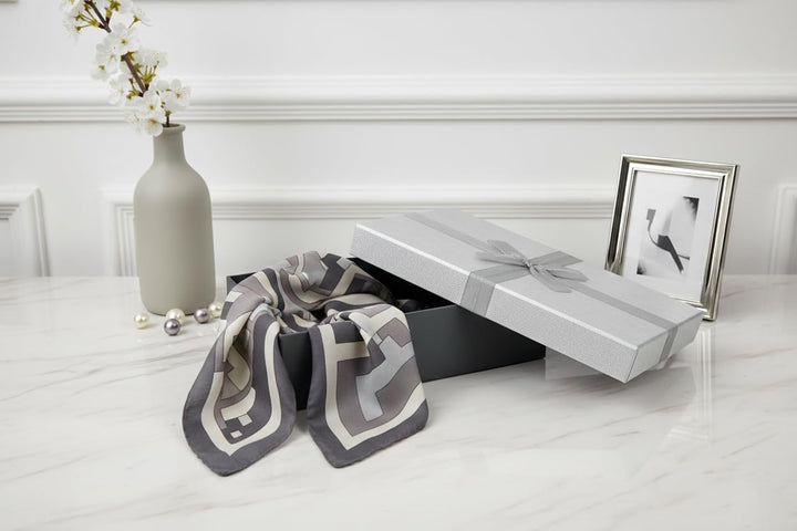 Emartbuy Set mit 3 stabilen Geschenkboxen, dunkelgraue Box mit silbernem Deckel, brauner Innenseite