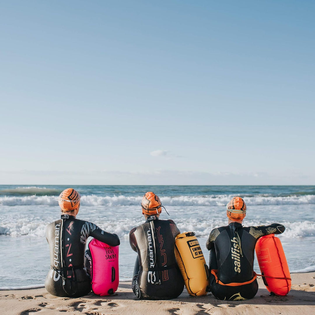 Buddyswim Set aus Freiwasser-Schwimmboje 28 Liter und Badekappe. Sicherheitsboje zum Schwimmen im of