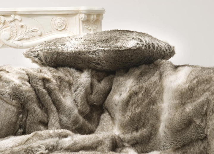 Wohnen & Accessoires GmbH & Co. KG Fellkissen 45x45 Bär grau und beige Melange aus Webpelz Kissen 45