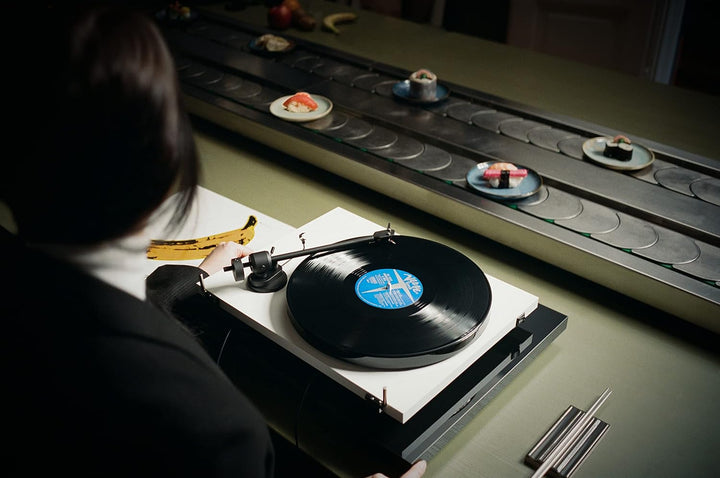 Pro-Ject E1, Plug &amp; Play Einsteiger Plattenspieler mit OM5e System und elektronischer Geschwindigkei