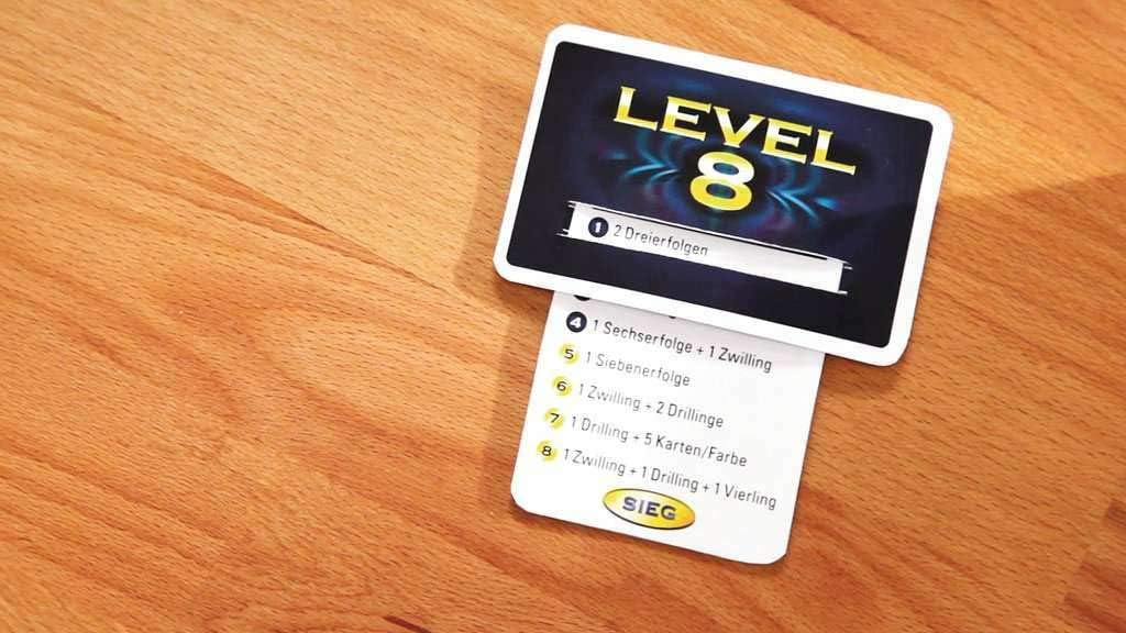 Ravensburger 20766 - Level 8, Kartenspiel ab 8 Jahren, Gesellschaftsspiel für 2-6 Spieler, Familiens
